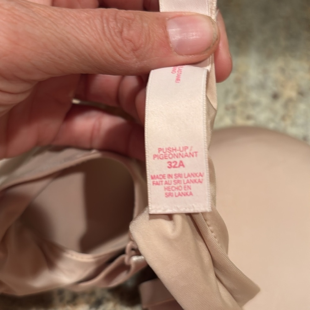 Victoria's Secret Nude Bra - Picture 7 of 7